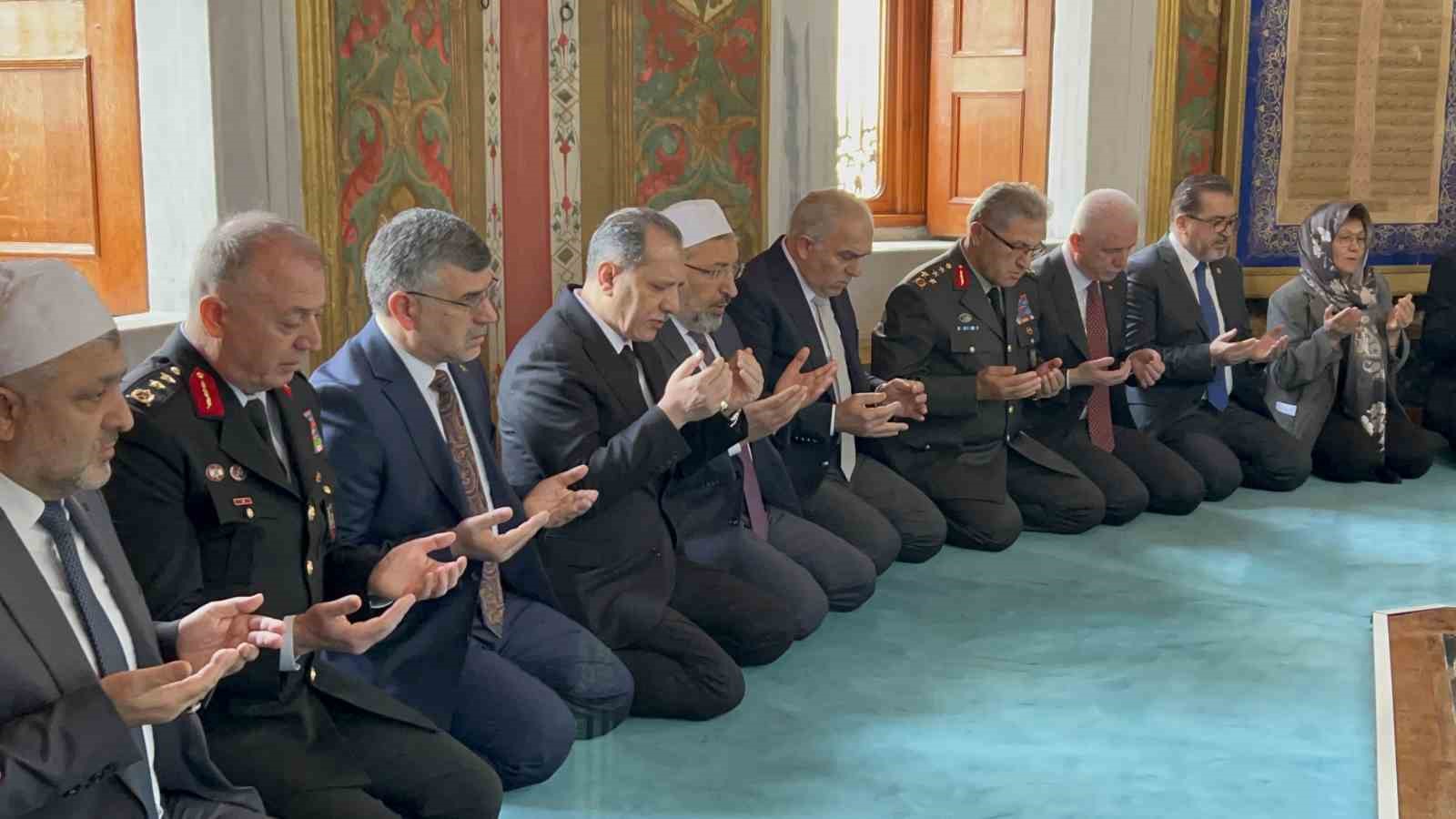 Fatih Sultan Mehmet Han vefatının 544’üncü yıldönümünde kabri başında anıldı