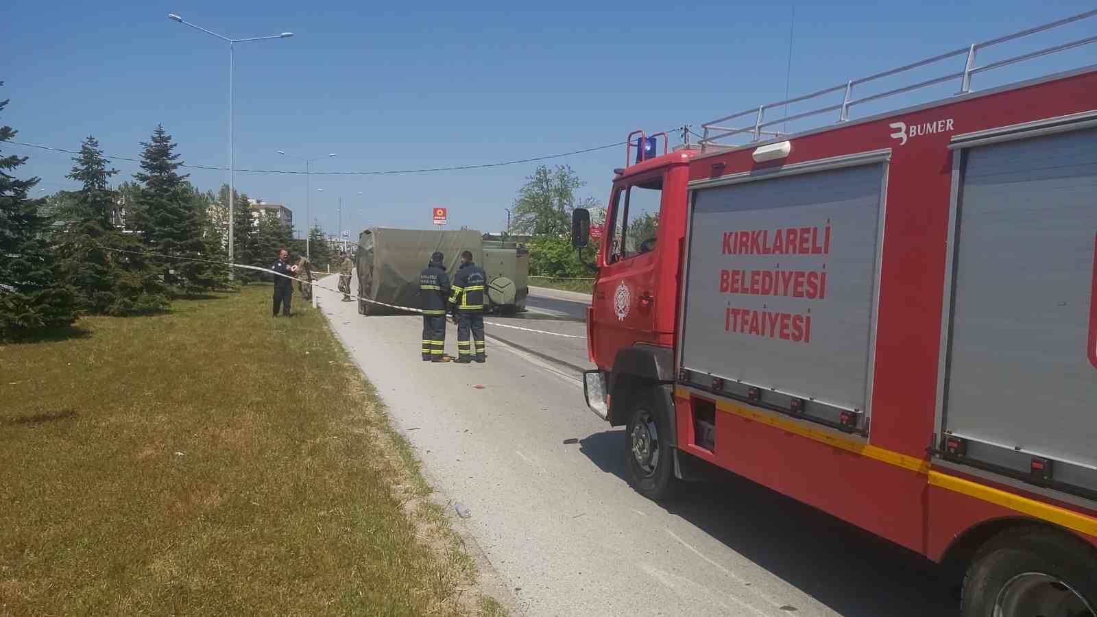 Askeri araçla otomobil çarpıştı: 3’ü askeri personel 4 kişi yaralandı
