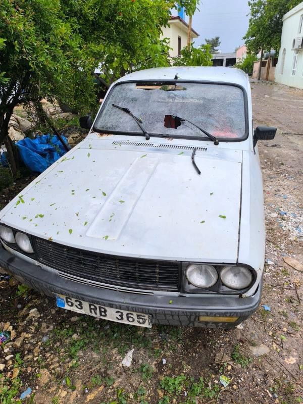 Şanlıurfa’da kar topu büyüklüğünde dolu yağdı: Ekili araziler ve araçlar zarar gördü
