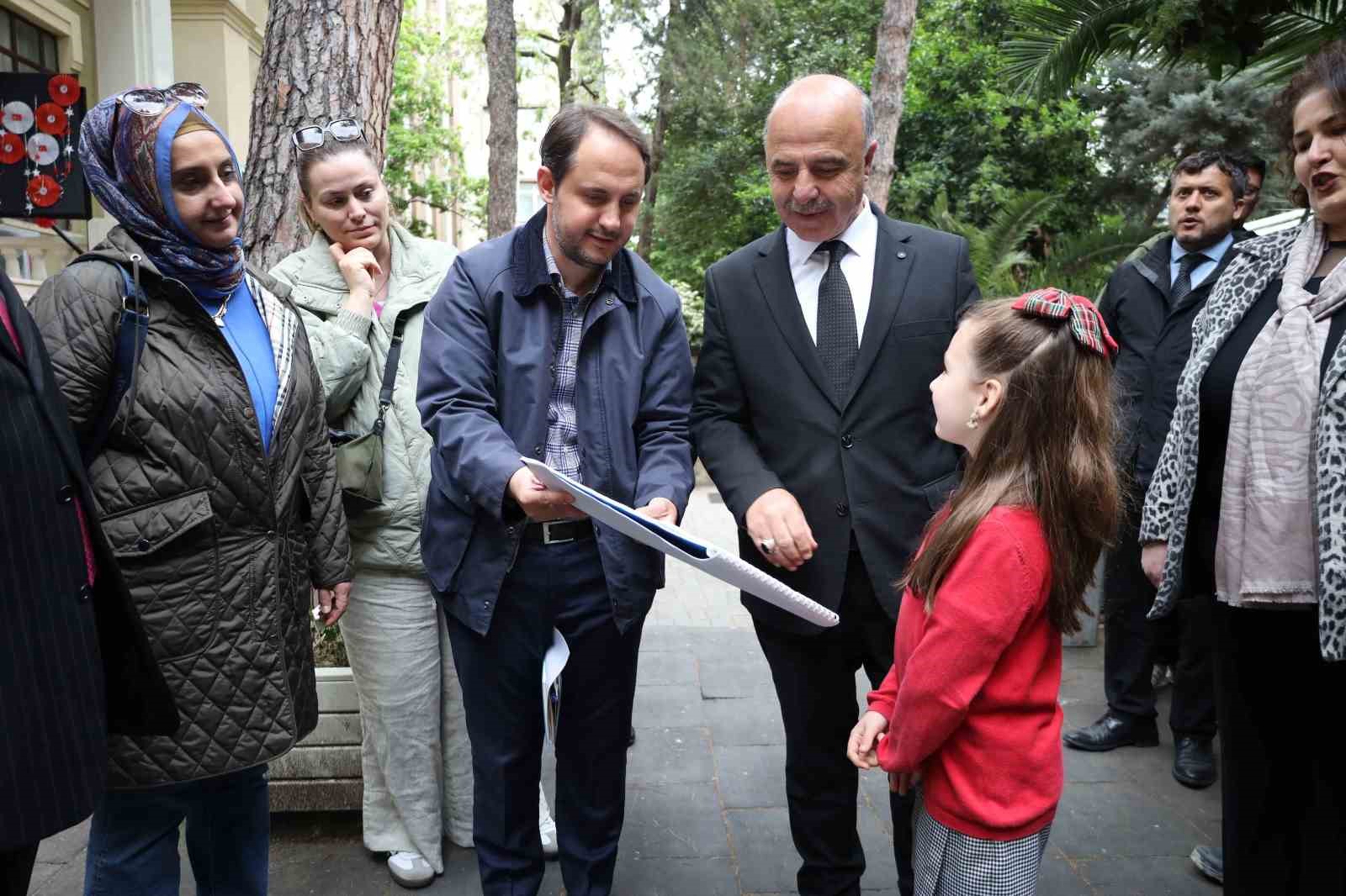 Küçük başkanının talimatları yerine getiriliyor