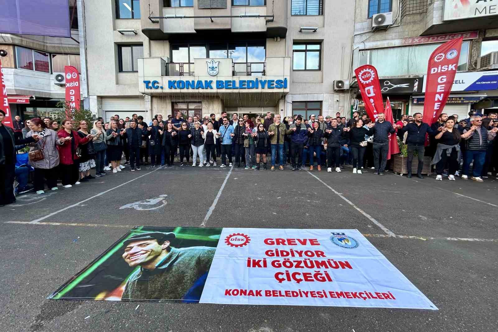 Konak Belediyesinde anlaşma sağlanamadı, işçiler tam gün iş bıraktı