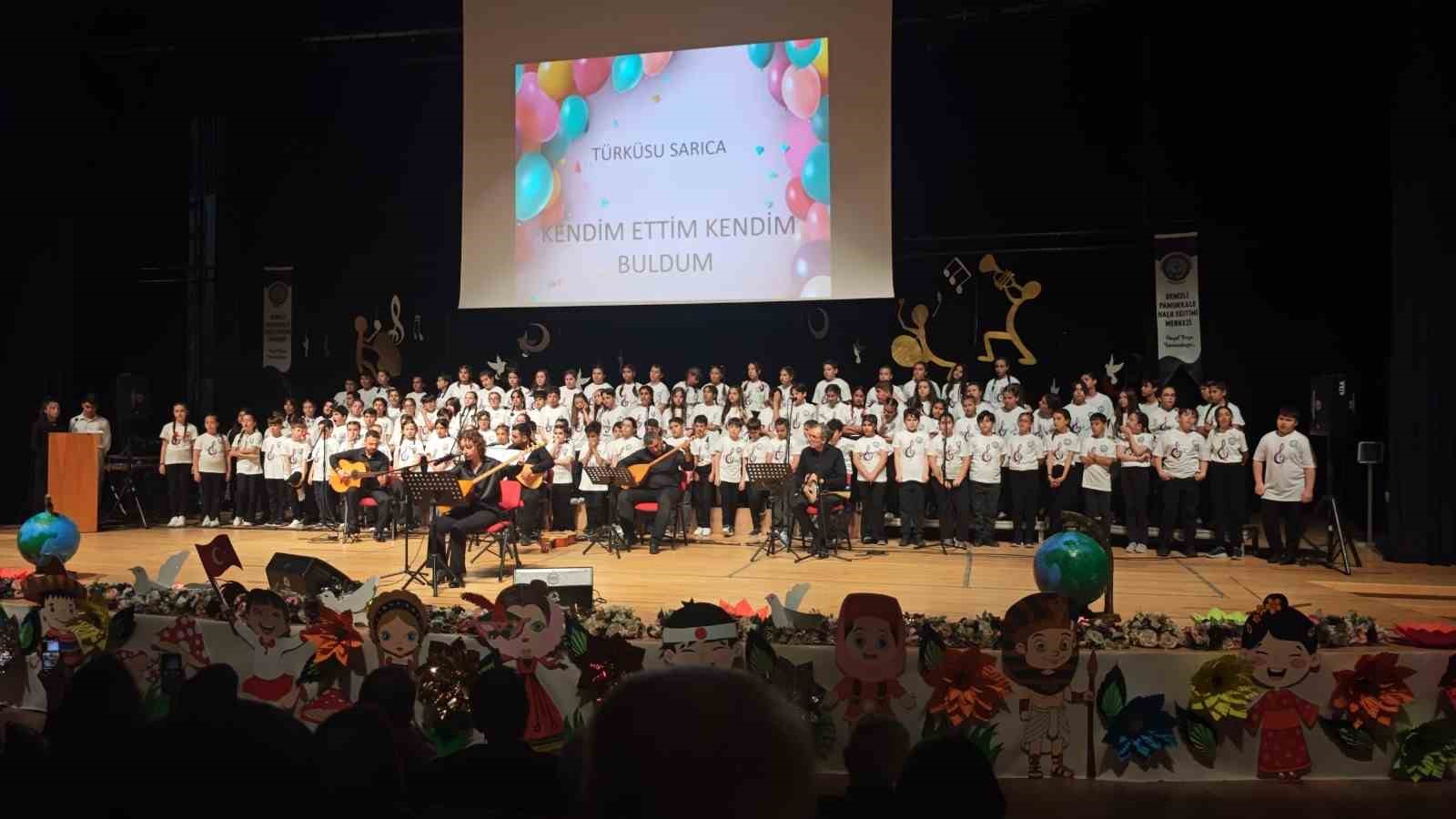 Meclisin 105 yaşında 105 çocuktan beğenilen konser