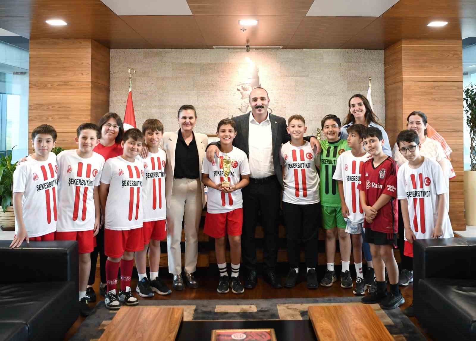 Başkan Kotan şampiyon sporcuları ağırladı