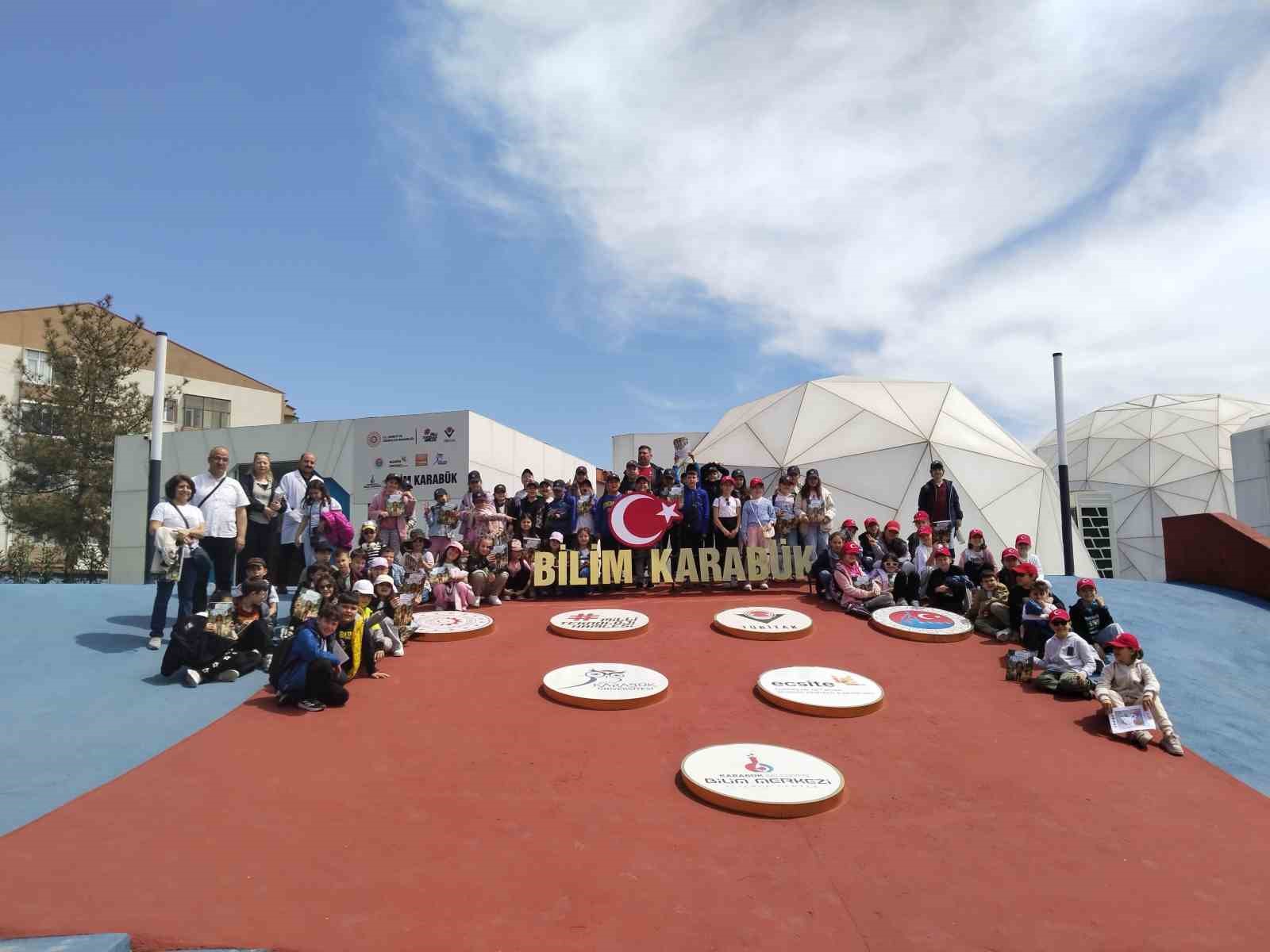 Karab&uuml;k Bilim Merkezi &ccedil;evre illerin de ilgi odağı oldu
