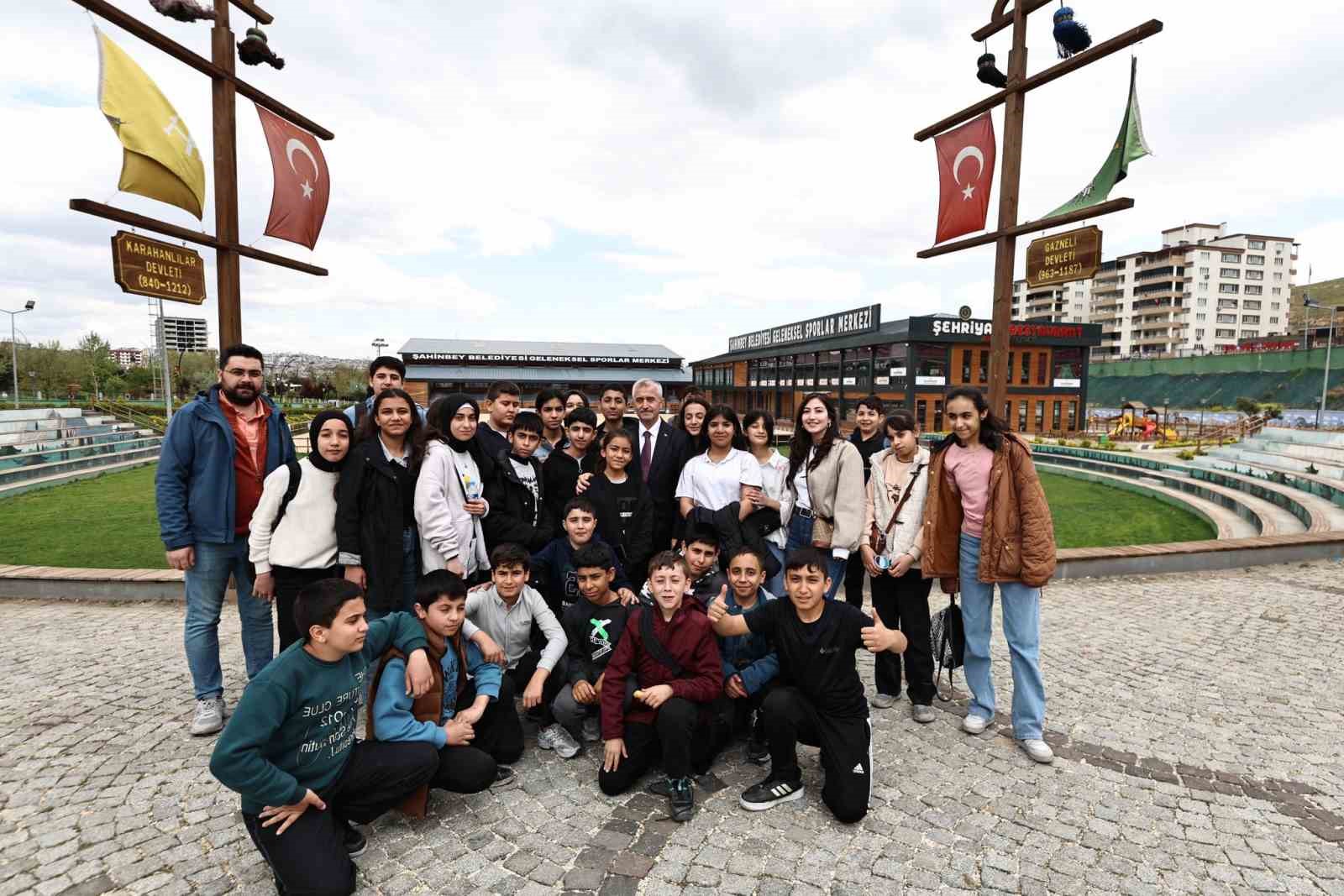 Başkan Tahmazoğlu, Geleneksel Sporlar Merkezi’nde gençlerle buluştu