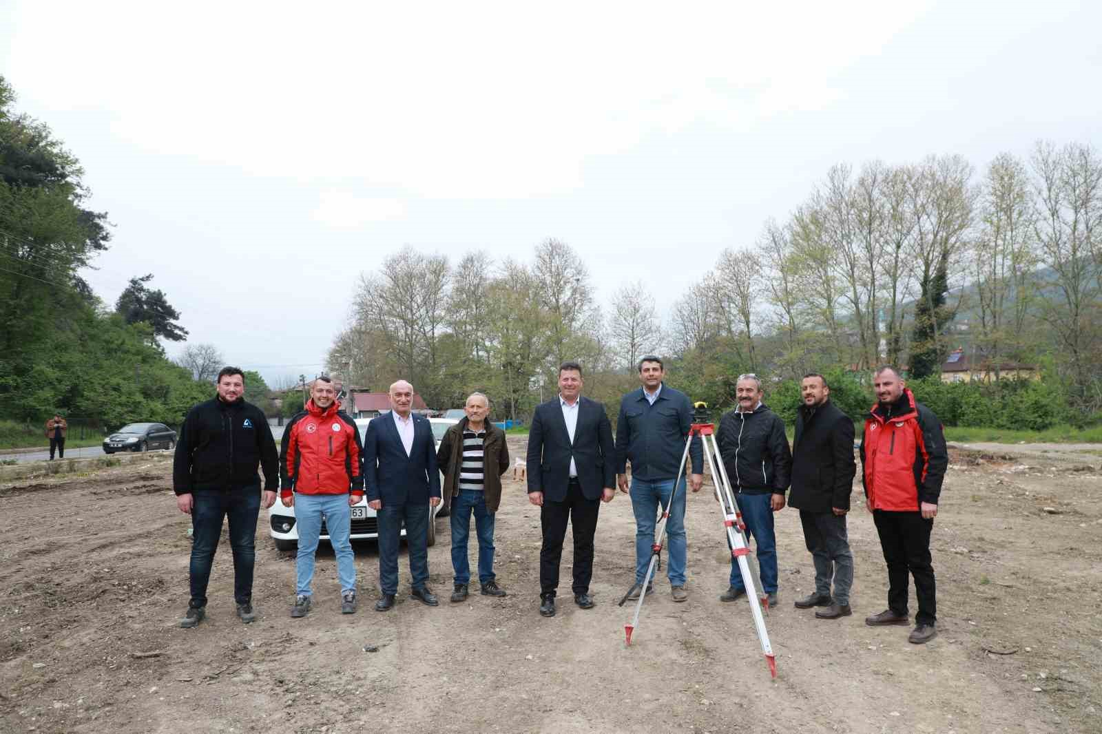 Akyazı&rsquo;da 4 mahallede spor tesisi &ccedil;alışmaları başladı
