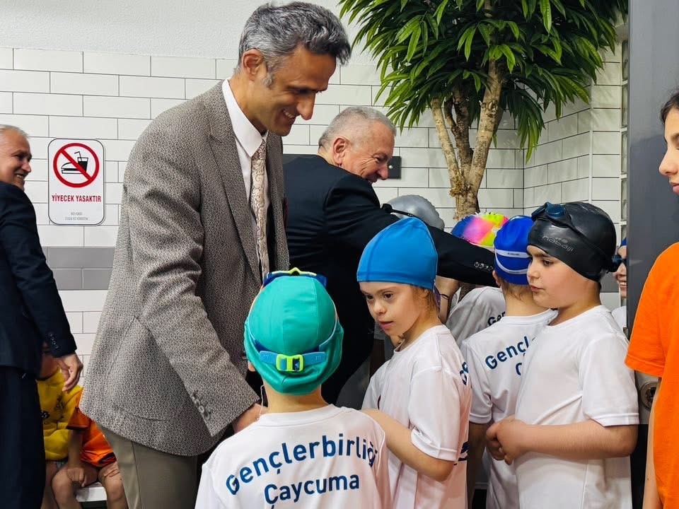 &Ccedil;aycuma&rsquo;da y&uuml;zme yarışları nefes kesti
