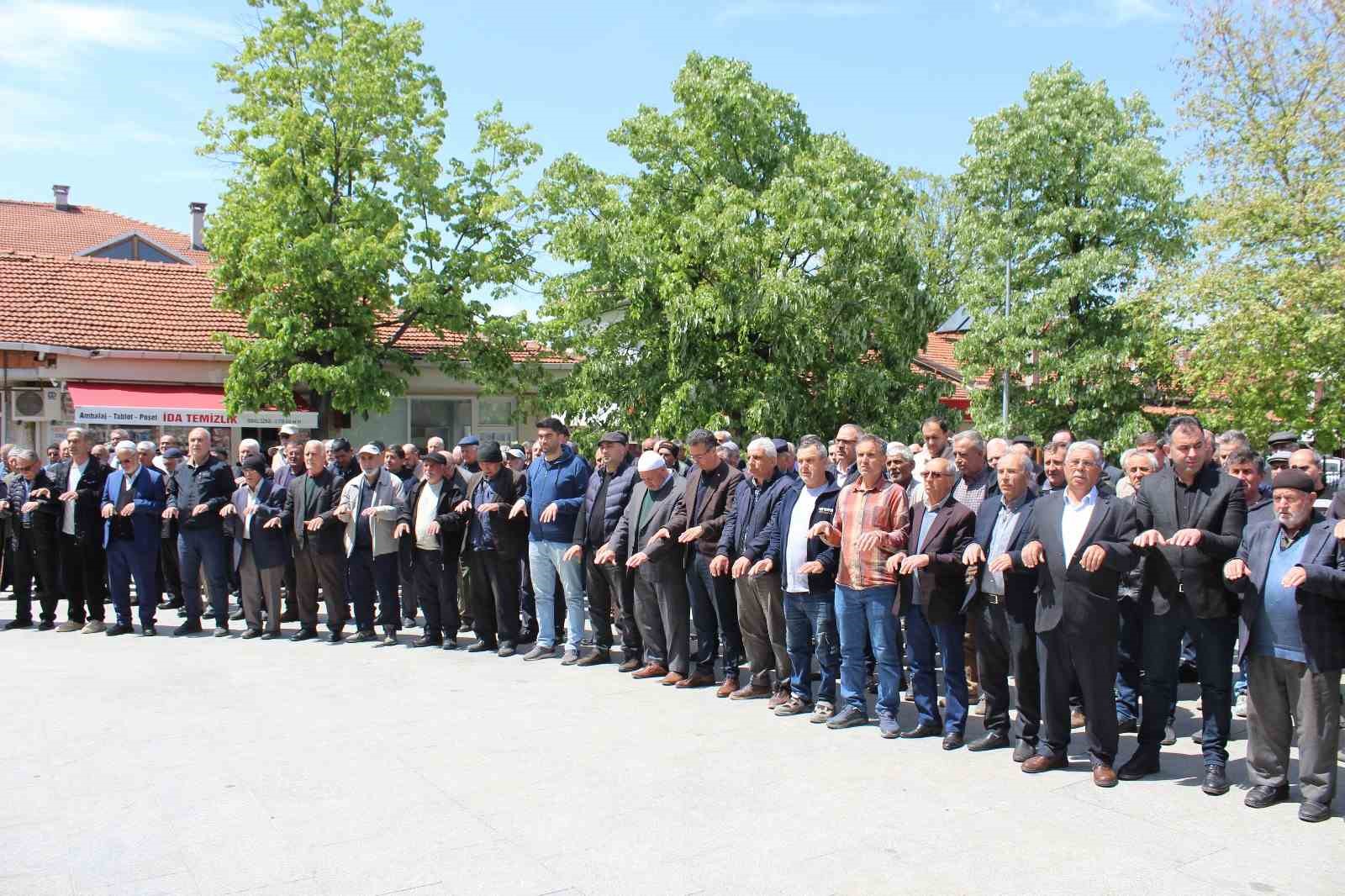 Yenice’de cuma namazı sonrası yağmur duası
