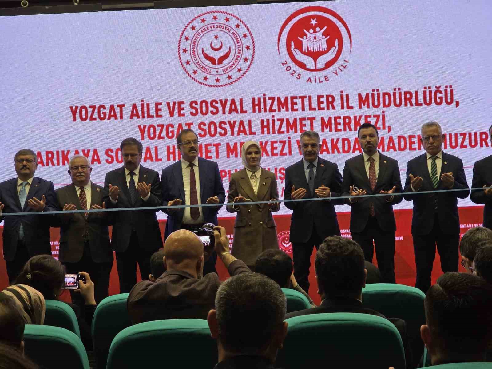 Bakan G&ouml;ktaş: "100 bin 142 gen&ccedil; &ccedil;iftimiz Aile ve Gen&ccedil;lik Fonu&rsquo;na başvurdu"
