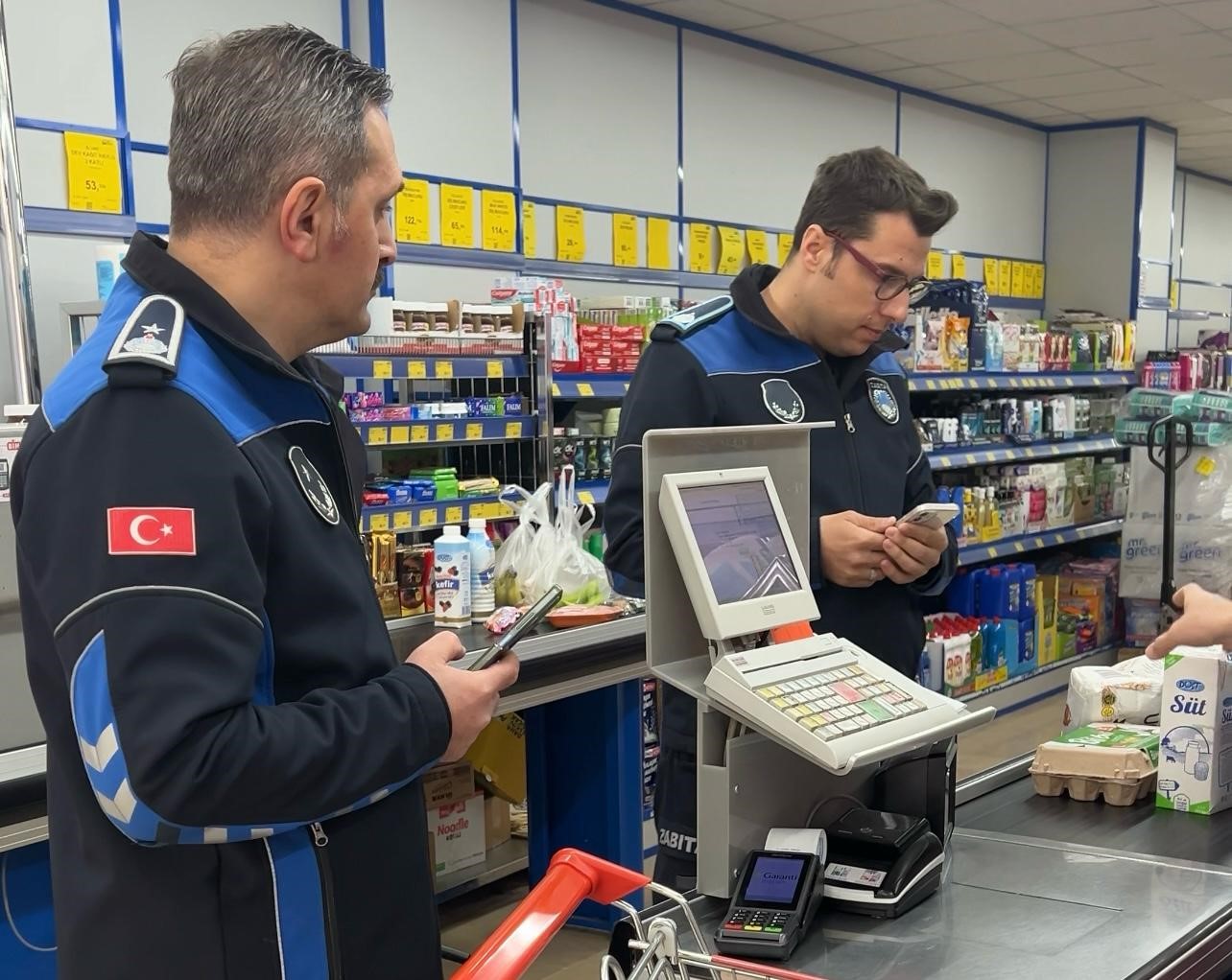 Zabıta ekiplerinin, fahiş fiyat ve etiket denetimleri sürüyor