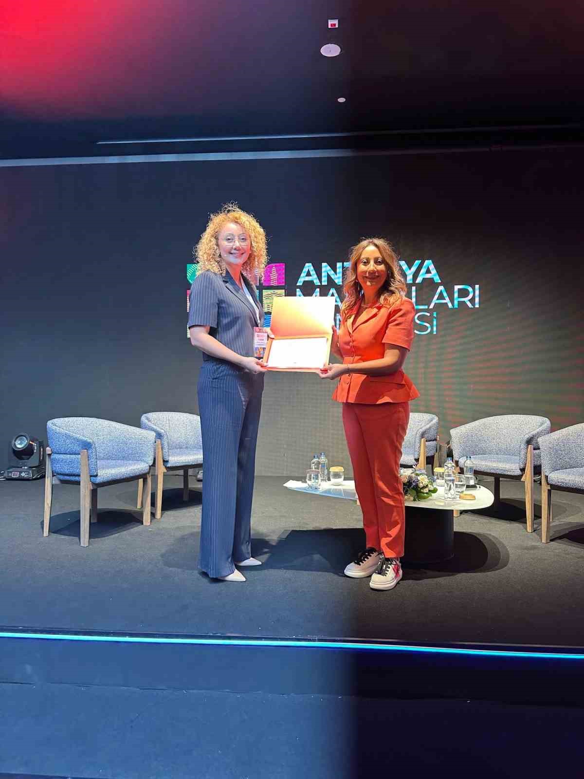 Antalya&rsquo;da turizm sekt&ouml;r&uuml;n&uuml;n gelişiminde Z kuşağının &ouml;nemi anlatıldı
