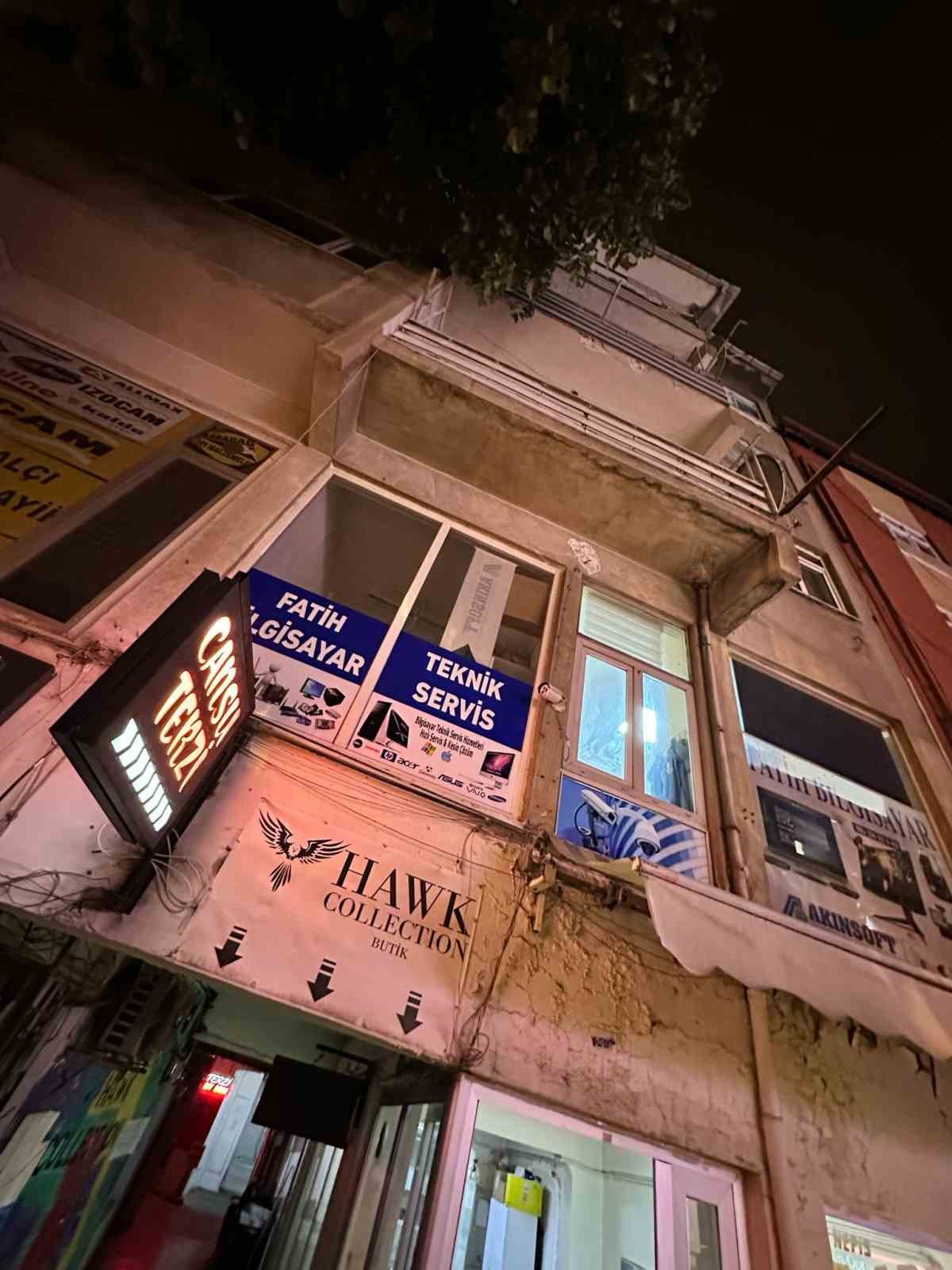 Balkondan d&uuml;şen kadın hayatını kaybetti
