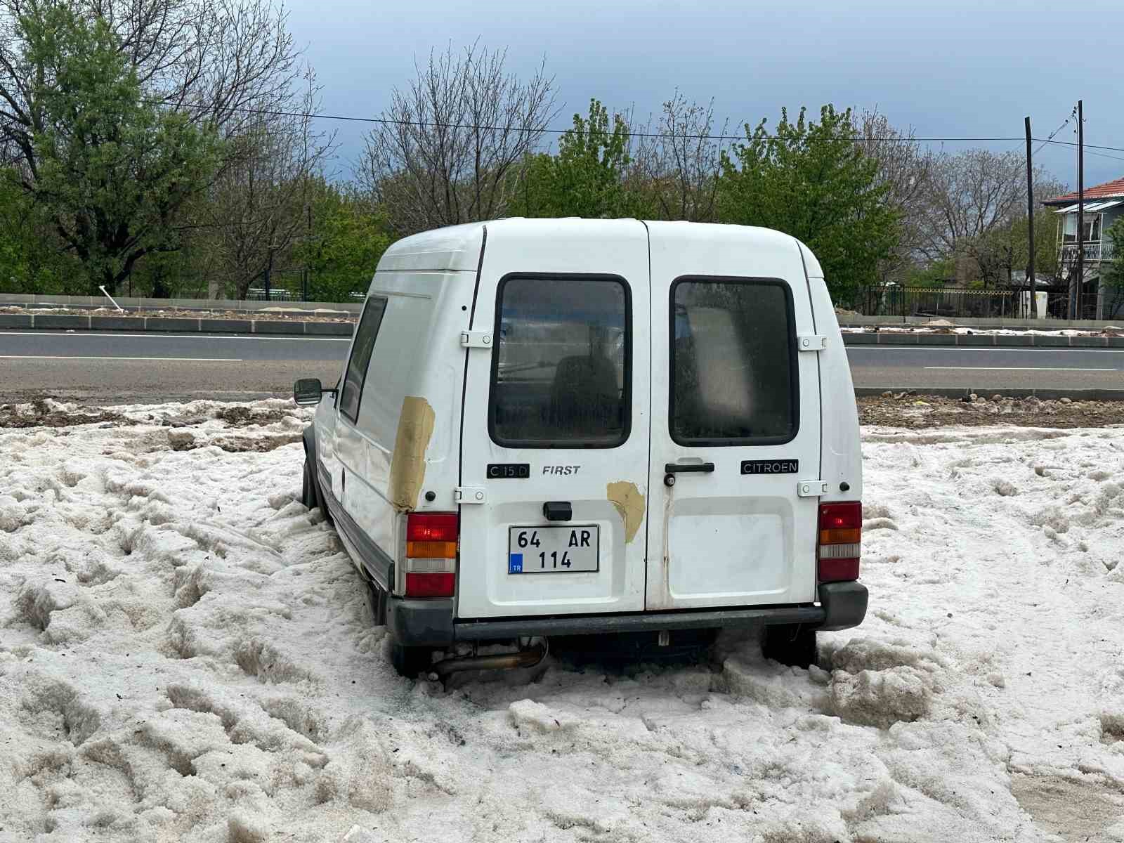 Uşak’ta sağanak ve dolu yağışı etkili oldu