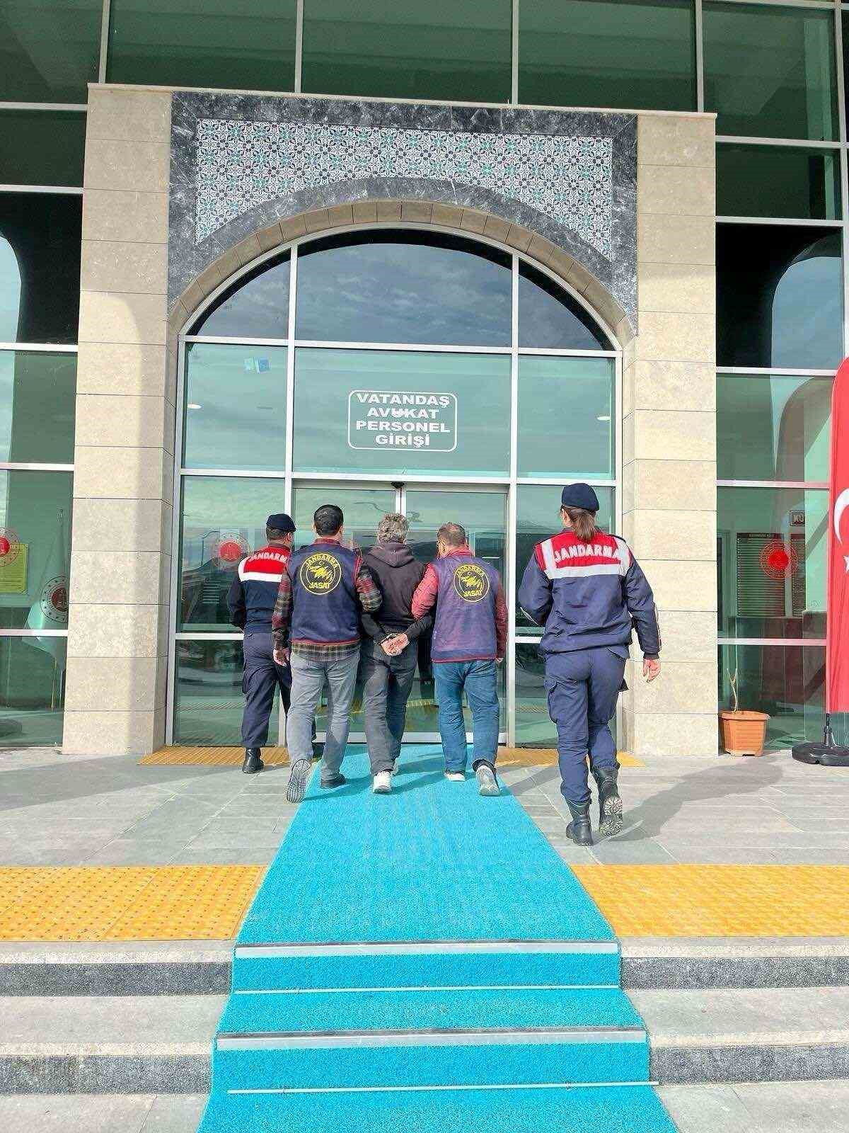 Aranan şahıslar K&uuml;tahya JASAT&rsquo;tan ka&ccedil;amadı
