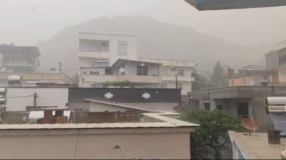 Diyarbakır’da sağanak ve dolu etkili oldu