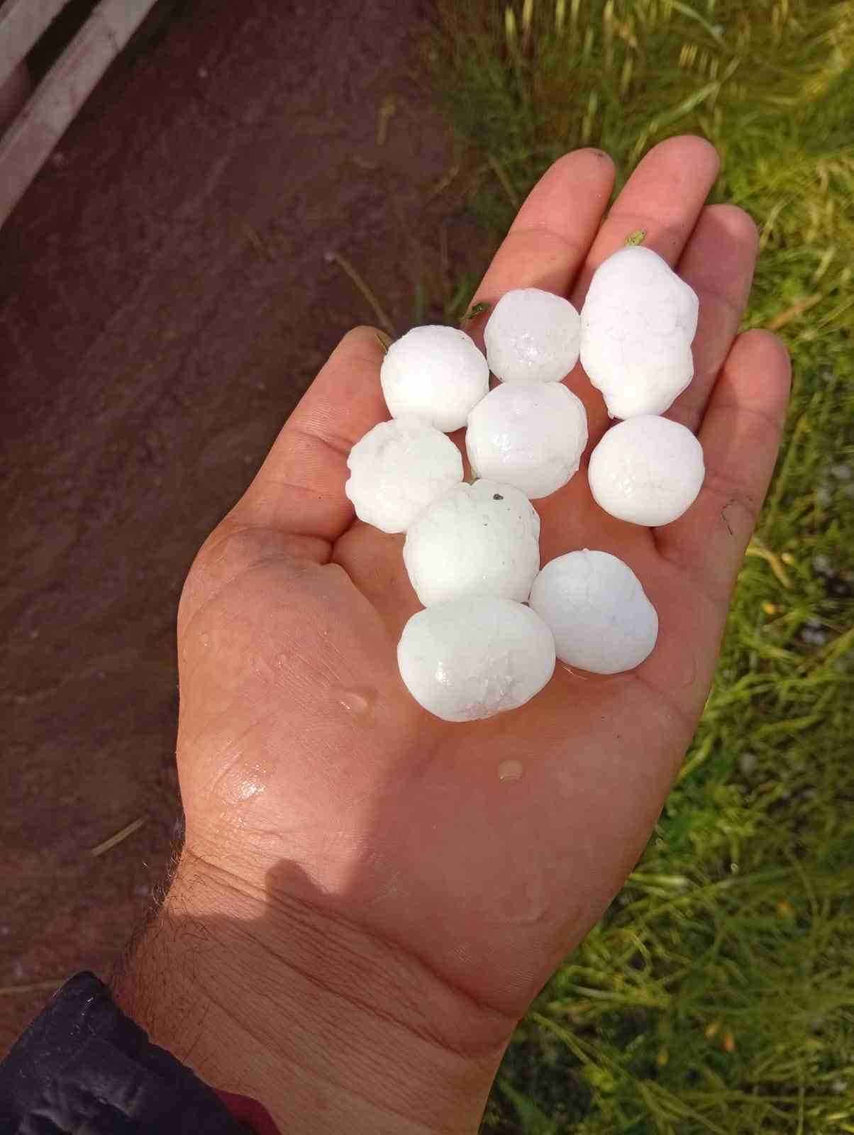 Siverek’te dolu yağışı sonrası hortum çıktı