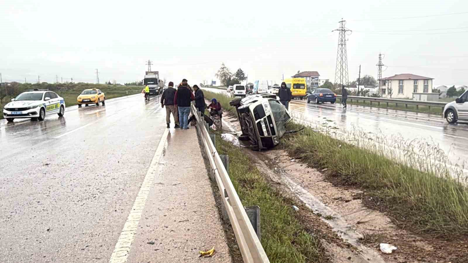 Tokat&rsquo;ta iki otomobil &ccedil;arpıştı: 5 kişi yaralandı
