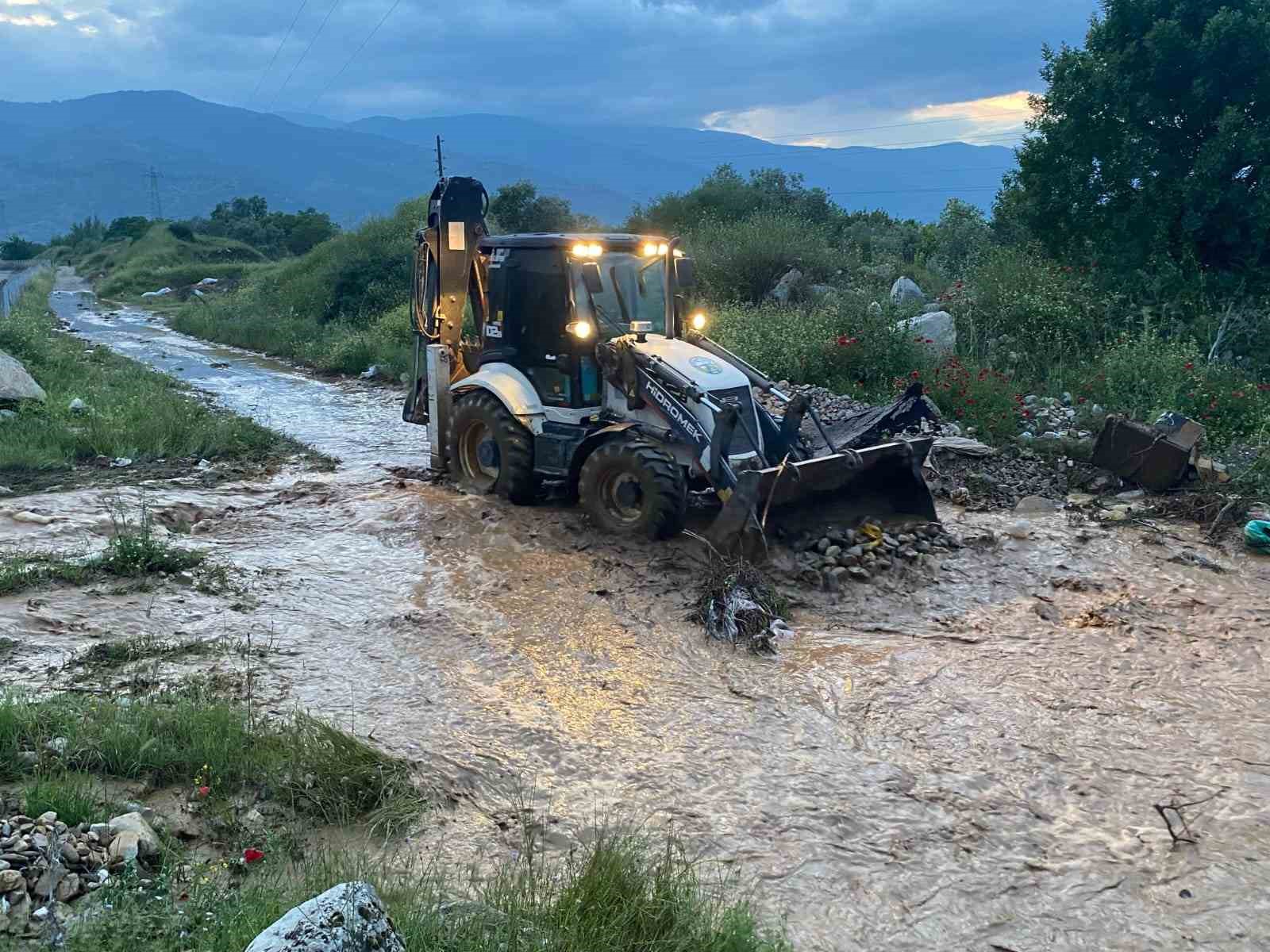Şeytan Deresi’nde mahsur kalan vatandaşlar kurtarıldı