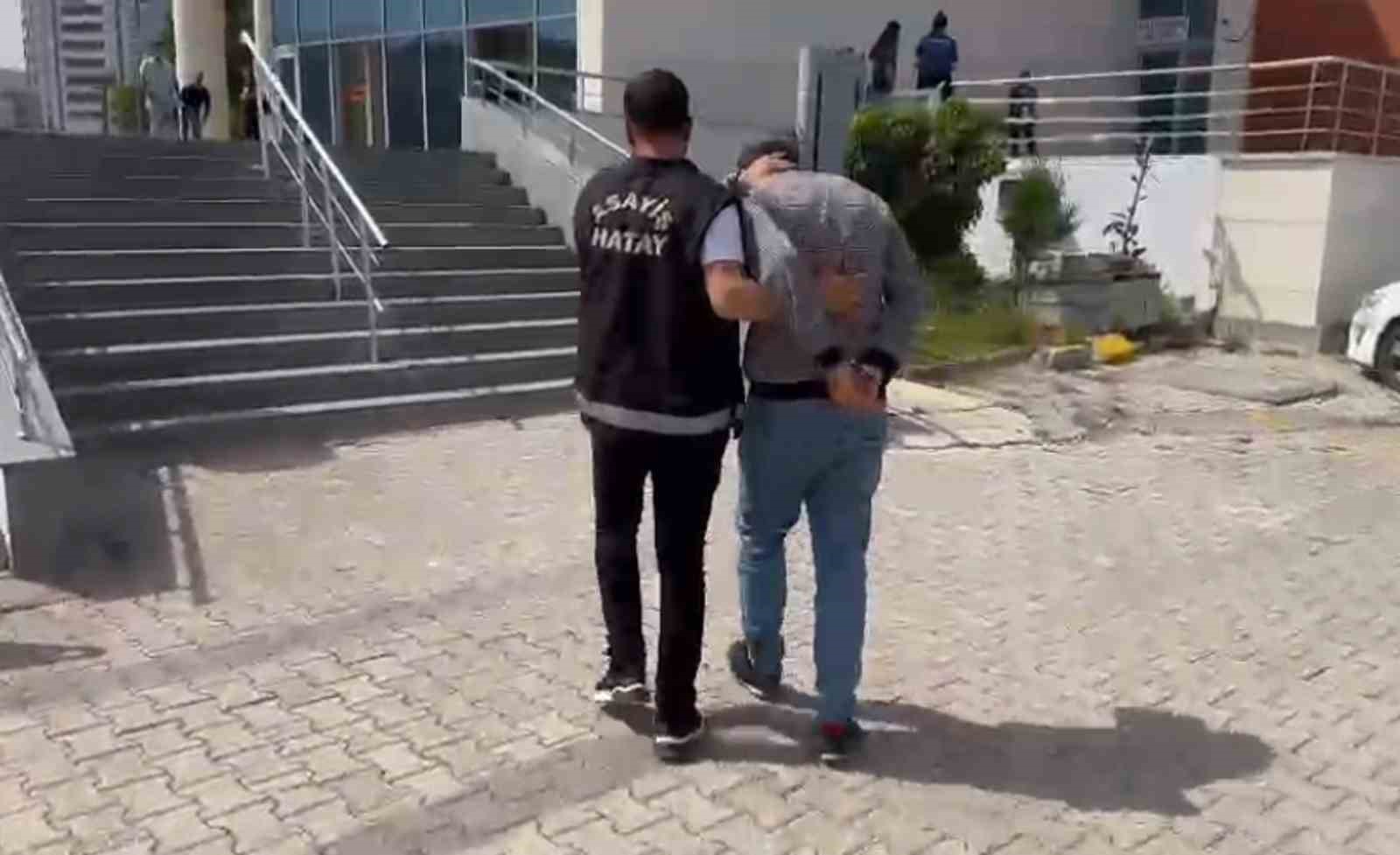 Hatay&rsquo;da hapis cezasıyla aranan 2 kişi tutuklandı

