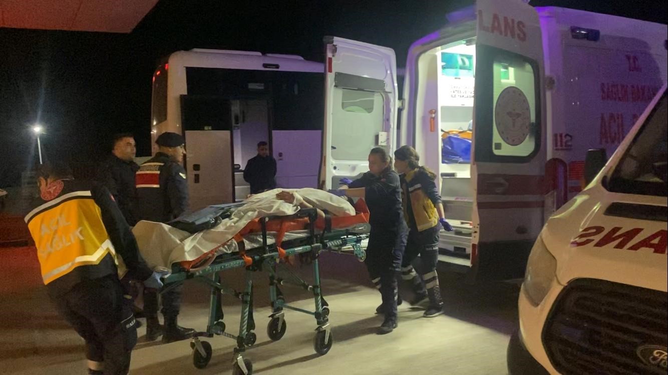 Aynı restoranda çalıştığı arkadaşı tarafından bıçaklanan genç kız ağır yaralandı
