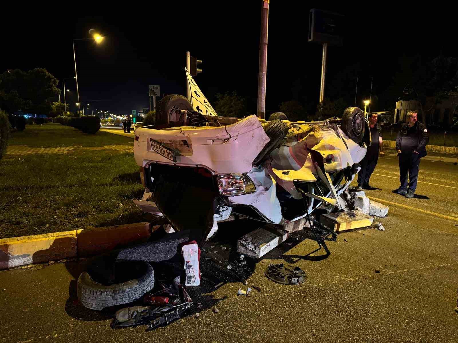 İki otomobil çarpıştı: 1’i ağır 3 yaralı