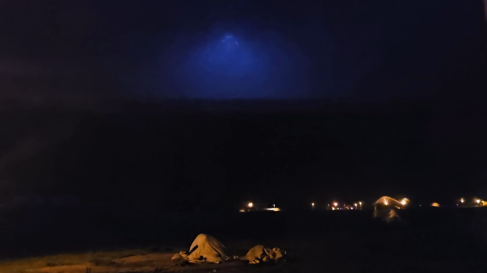 Adilcevaz’da şimşekler geceyi aydınlattı