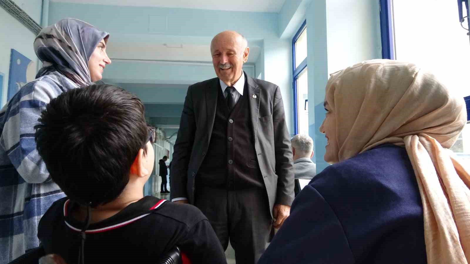 Emekli öğretmenden gönüllü eğitim desteği
