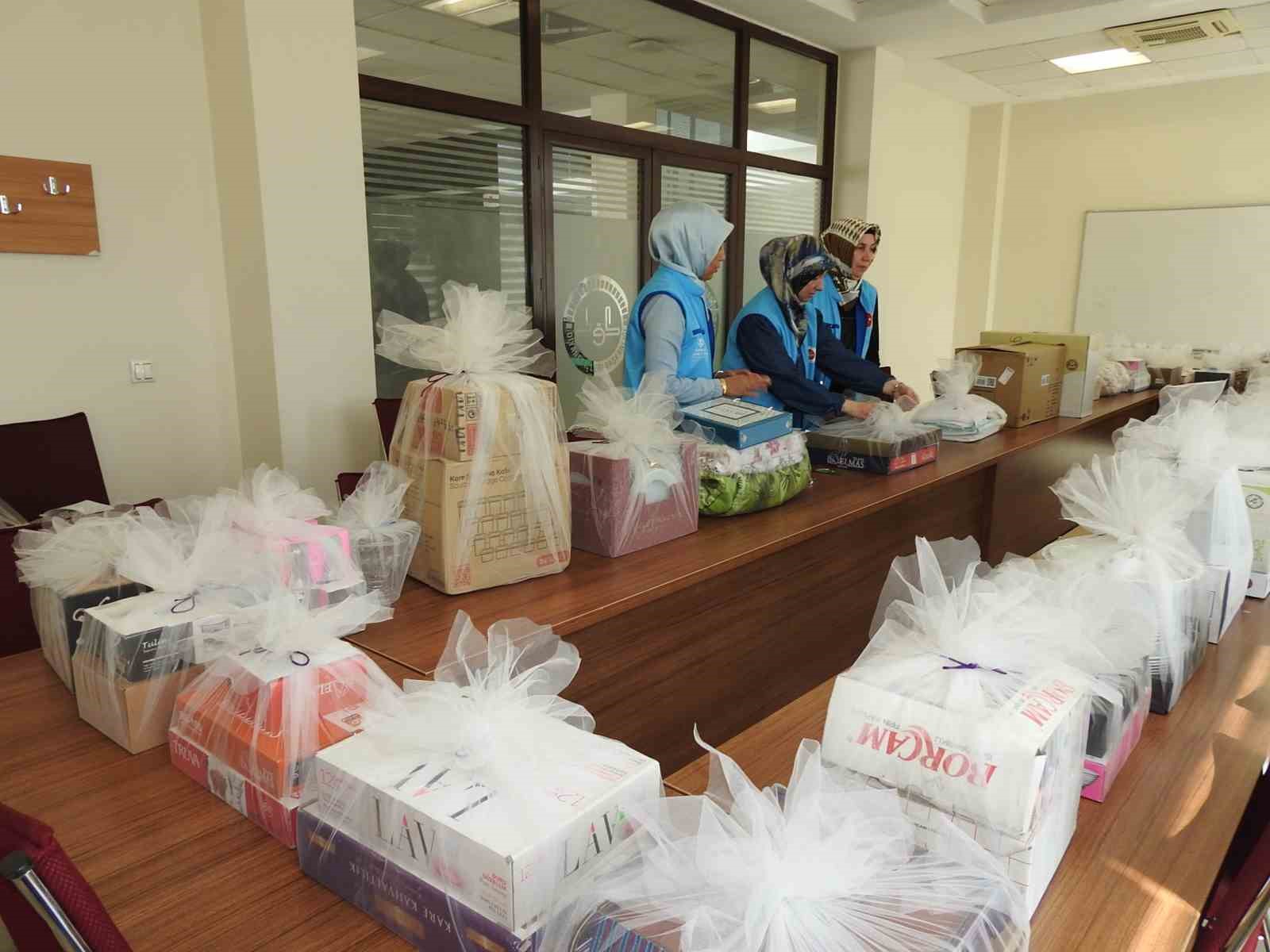 Annelere ve genç kızlara en mutlu günlerinde anlamlı hediye