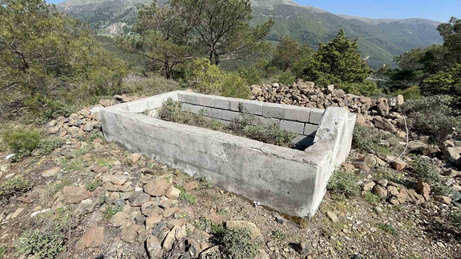 Kentin zirve noktasındaki ’tek mezar’ sırrını koruyor