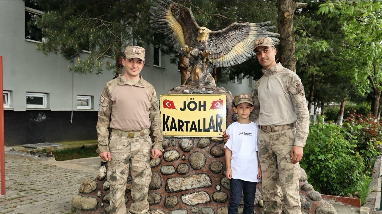 Bing&ouml;l&rsquo;de şehit &ccedil;ocuğu jandarmada unutulmaz bir g&uuml;n ge&ccedil;irdi
