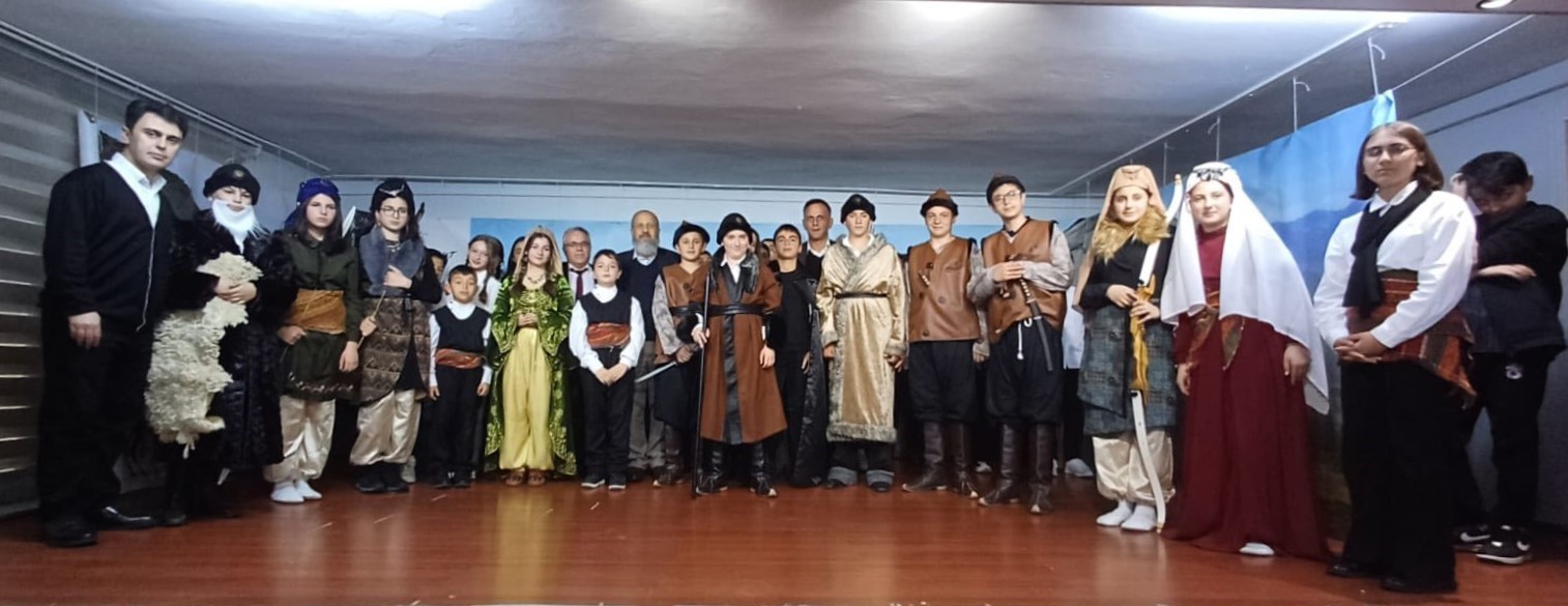 Bayburtlu öğrencilerden ’Deli Dumrul’ tiyatrosu
