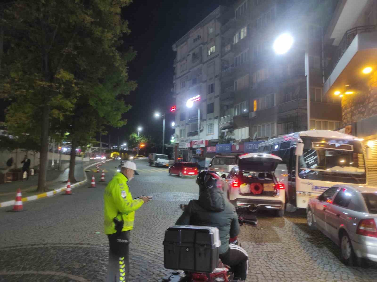 Aydın’da trafik ekiplerinden ‘reflektör yelek’ denetimi