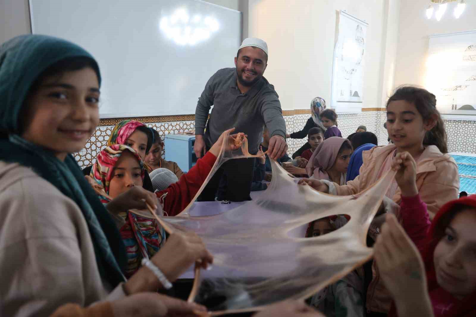 Camiyi çocuklara sevdiren imam, çocuk cemaati sayısını 4’den 100’e çıkarttı
