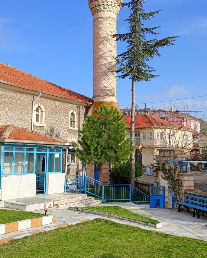 Sinanpaşa&rsquo;da camiler i&ccedil;in el ele verildi
