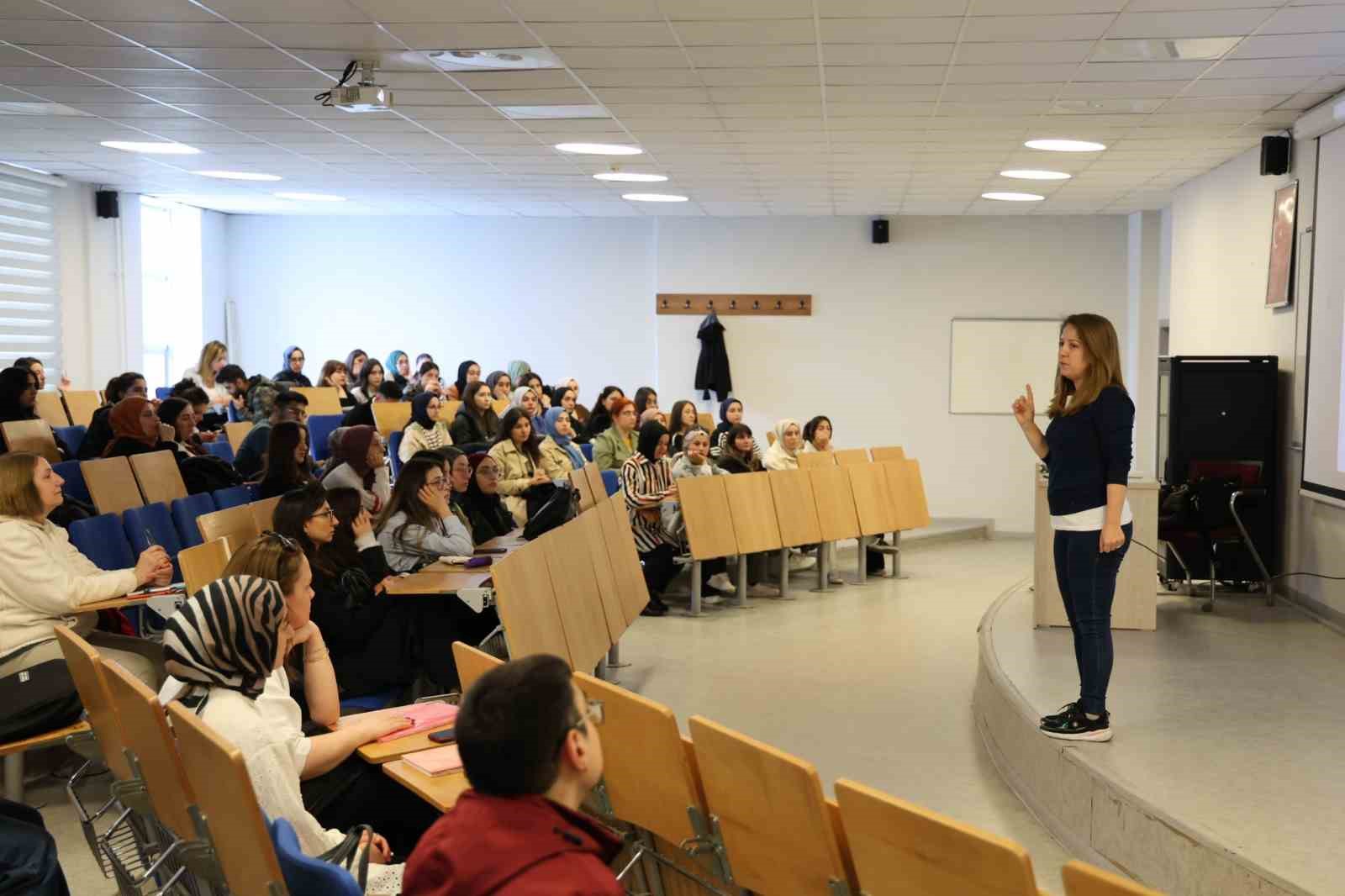 Yazıcı "Anlatacak bir hikayeniz varsa, dinleyecek birileri mutlaka vardır"