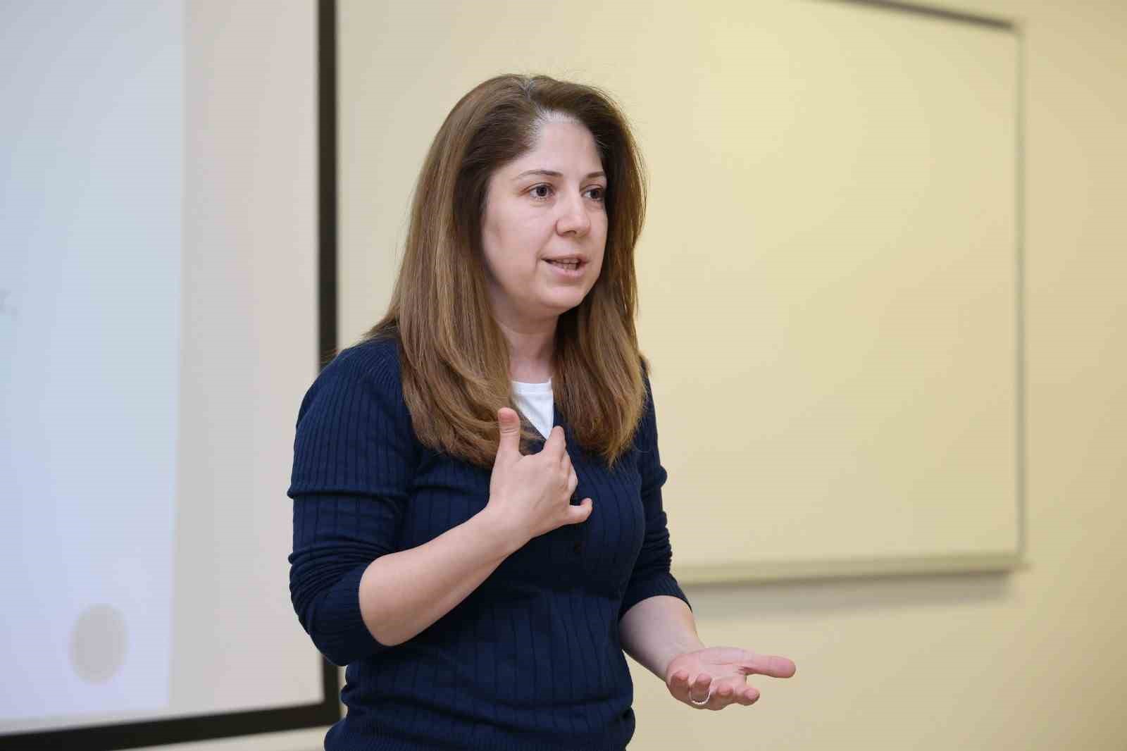 Yazıcı "Anlatacak bir hikayeniz varsa, dinleyecek birileri mutlaka vardır"