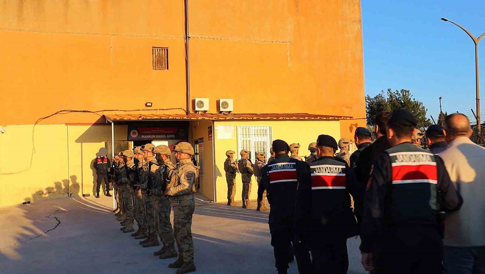 &Ccedil;anakkale merkezli 3 ilde tefeci operasyonuna 7 tutuklama
