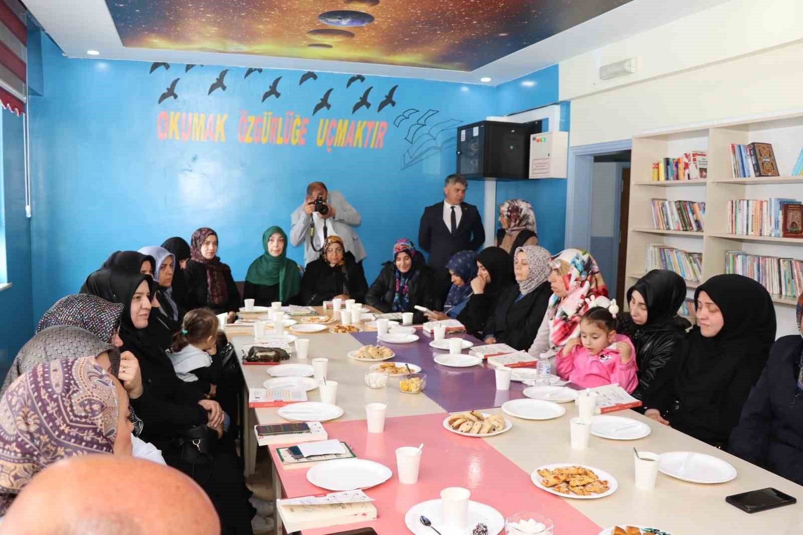 Bu defa veliler kitap okudu
