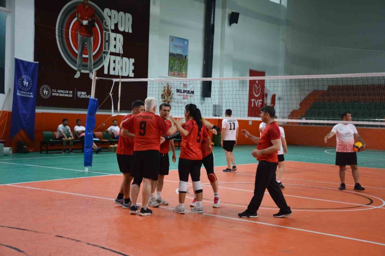 Köyceğizli ve Seydikemerli yöneticiler spor müsabakalarında buluştu