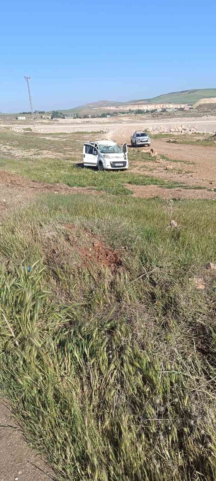 Mardin&rsquo;de hafif ticari ara&ccedil; boş alana u&ccedil;tu: 4 kişi yaralandı
