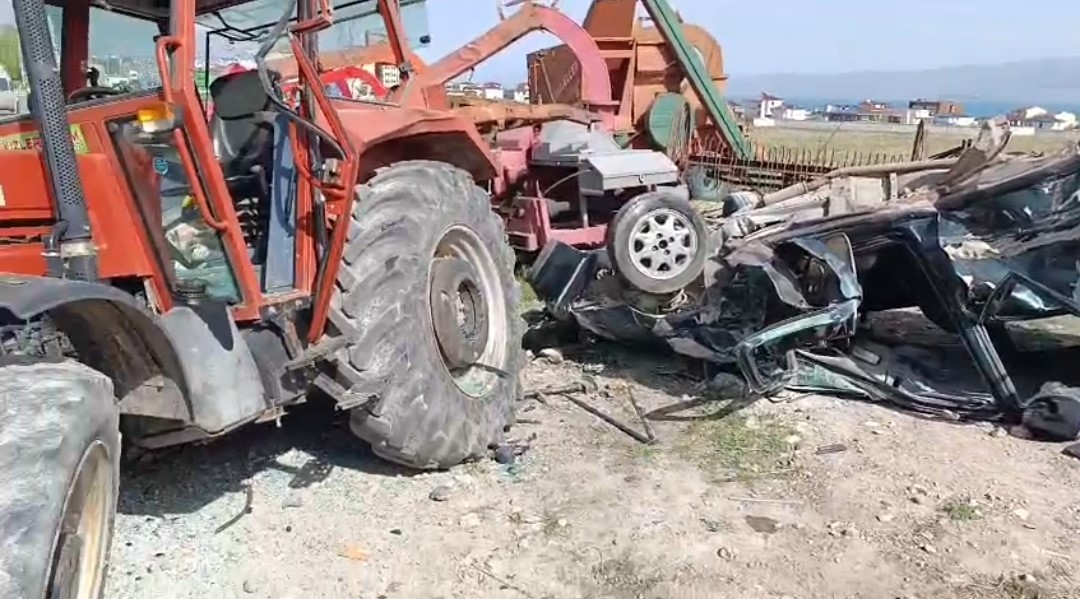 Van ilinde meydana gelen trafik kazasında 4 kişi yaralandı. İhlas Haber Ajansı bildirdi.