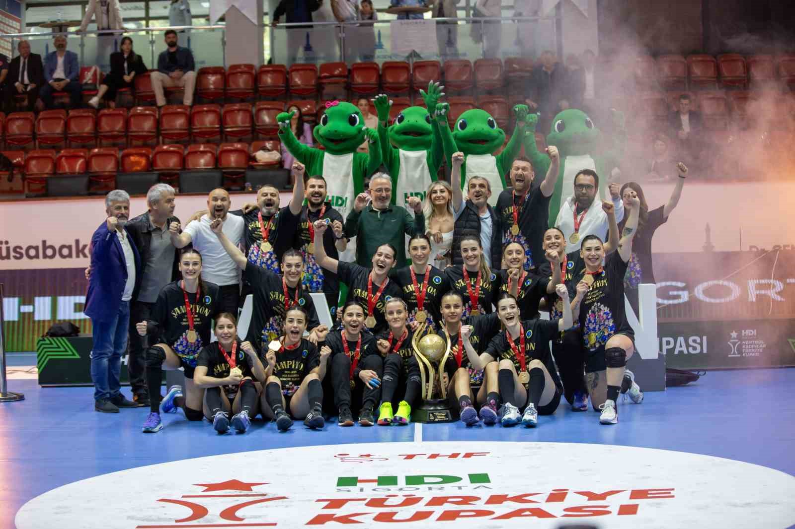 HDI Sigorta Kadınlar Türkiye Kupası şampiyonu Bursa Büyükşehir Belediyesi