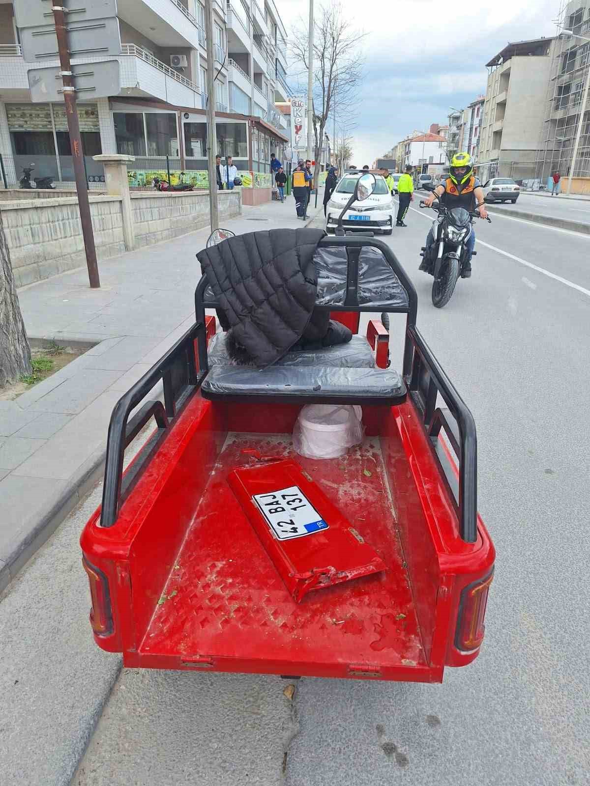 Karapınar&rsquo;da motosikletler &ccedil;arpıştı: 3 yaralı
