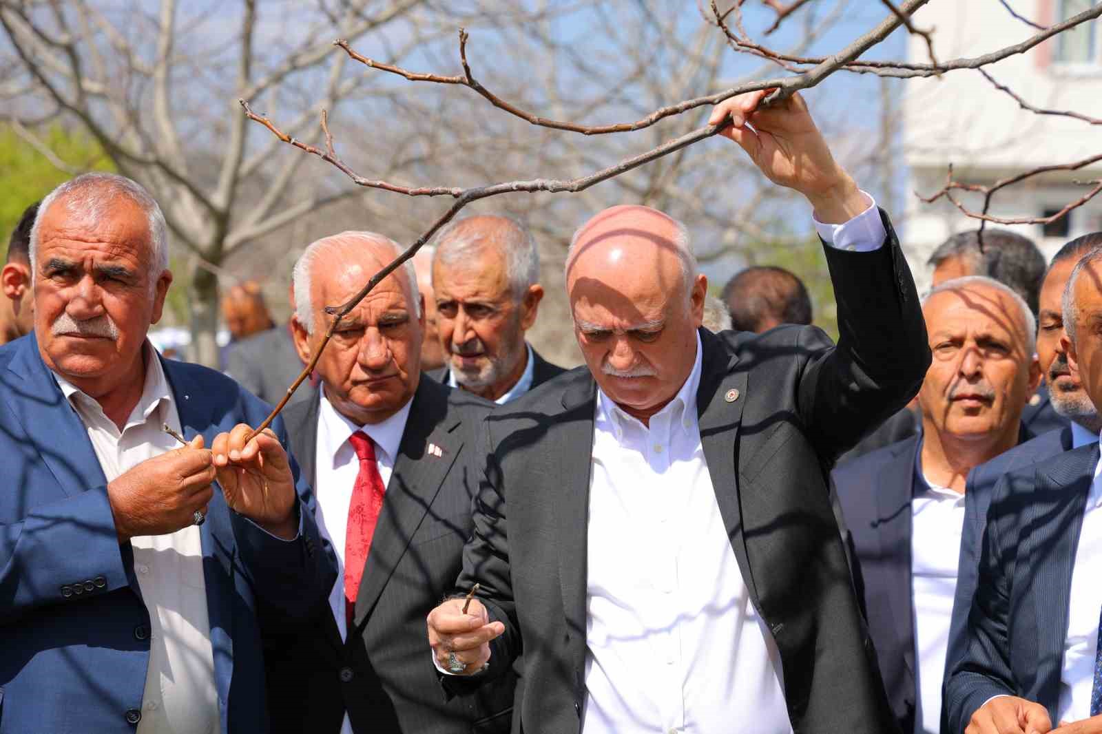 TZOB Genel Başkanı Bayraktar: "65 ilimizde meyve bahçelerimiz don felaketinden etkilendi"