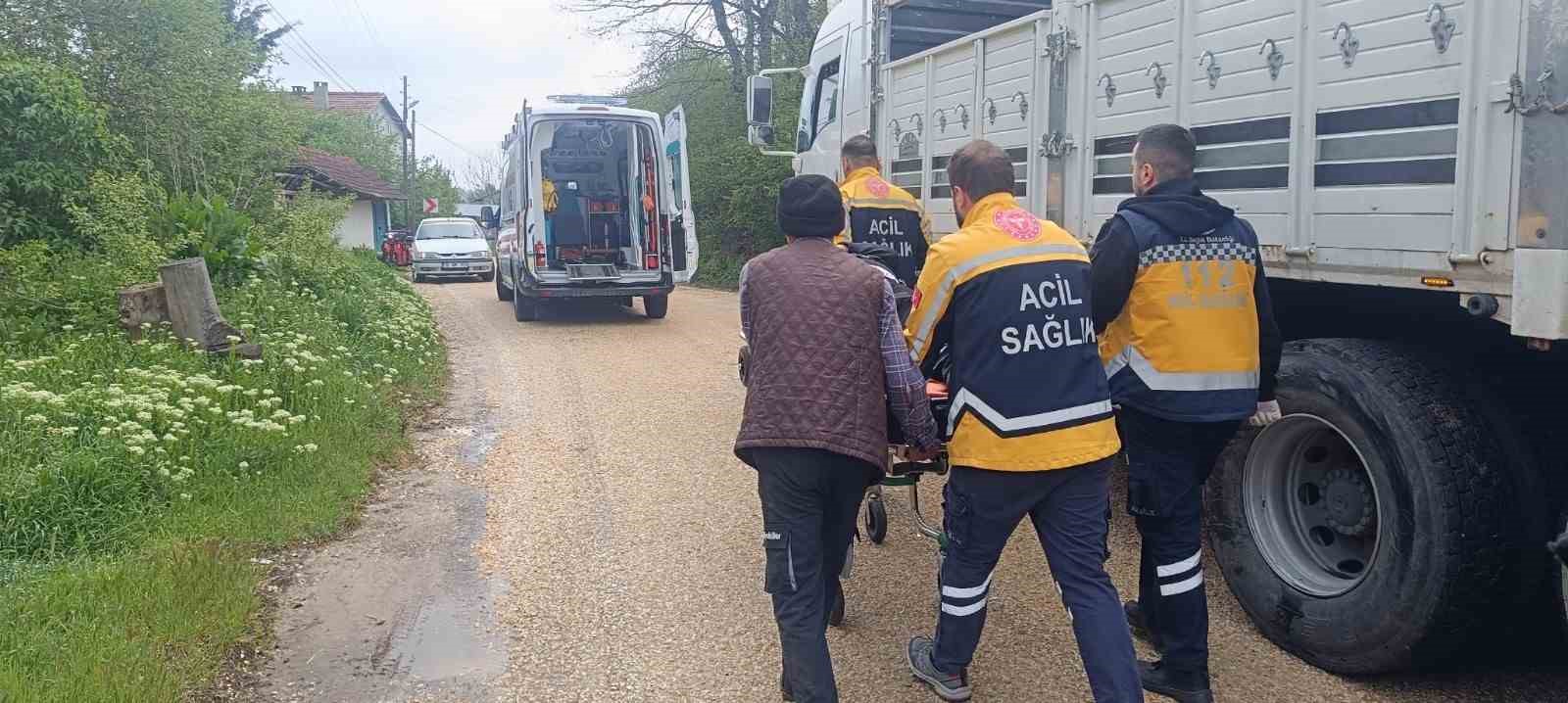 Kamyonların &ccedil;arpıştığı kazada s&uuml;r&uuml;c&uuml;lerden biri yaralandı
