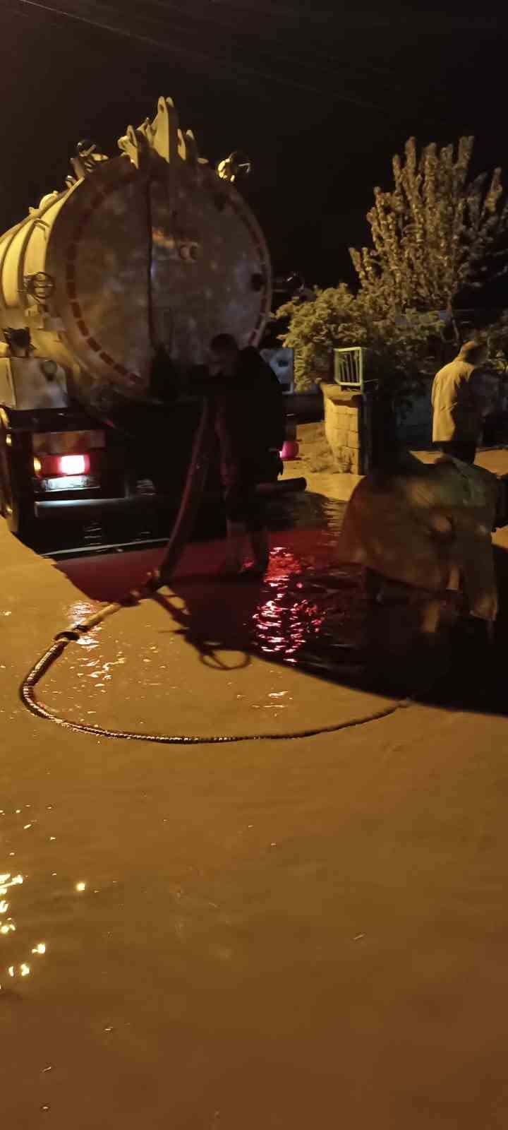 Kırşehir&rsquo;de sağanak yağış sele neden oldu
