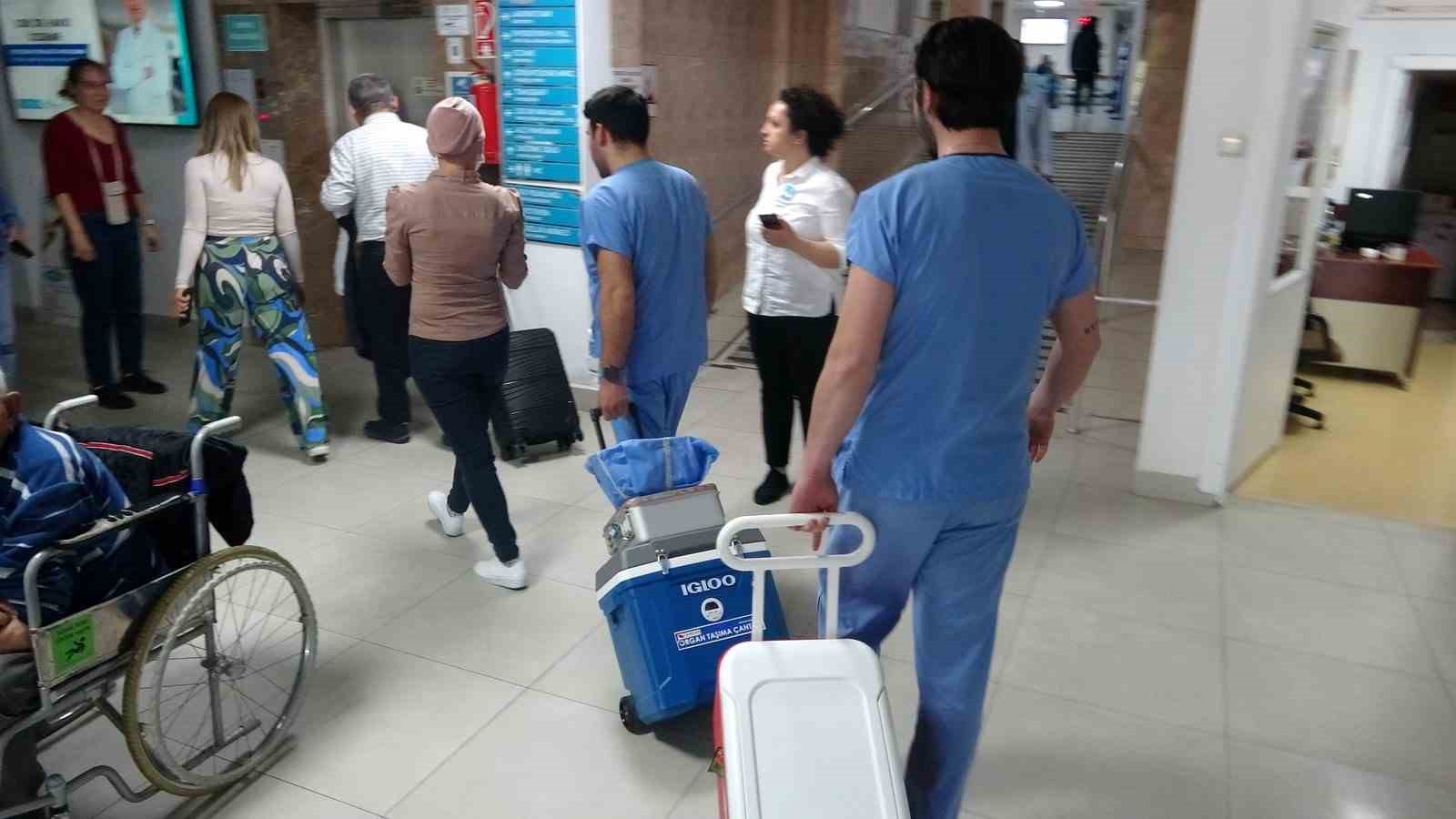 Muğla&rsquo;da beyin &ouml;l&uuml;m&uuml; ger&ccedil;ekleşen hastanın karaciğeri İzmir&rsquo;e nakledildi
