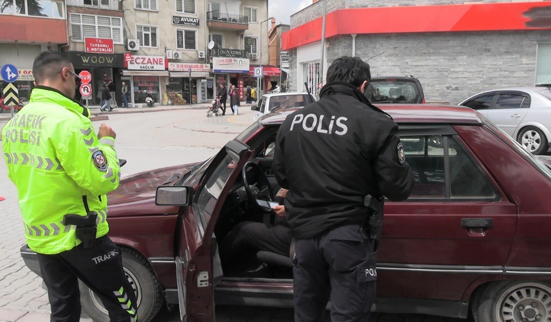 Tavşanlı’da ehliyetsiz ve kasksız sürücülere geçit verilmiyor