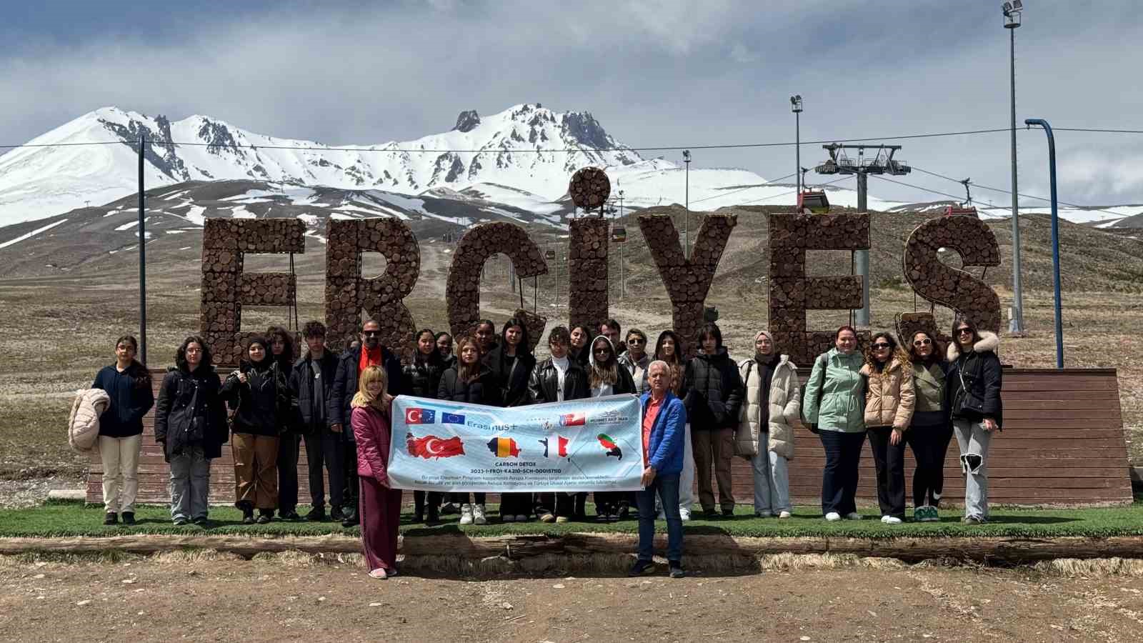 Erciyes, Romanya ve Karayipler&rsquo;den gelen gen&ccedil;leri hayran bıraktı
