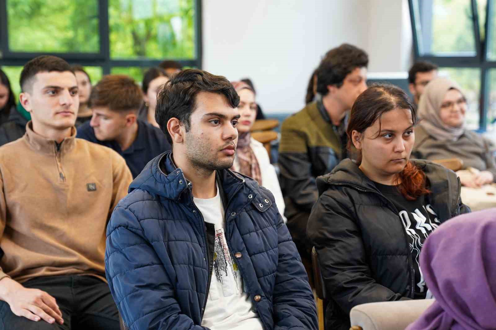 Jeofizik M&uuml;hendisliği &Ouml;ğretim &Uuml;yesi Utkucu: "T&uuml;rkiye 8 &uuml;st&uuml; deprem senaryosuna g&ouml;re hazırlık yapmalı"
